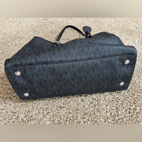 Michael Kors Jet Set PVC/Genuine Leather East/West Travel TOTE (Black) - Picture 5 of 14